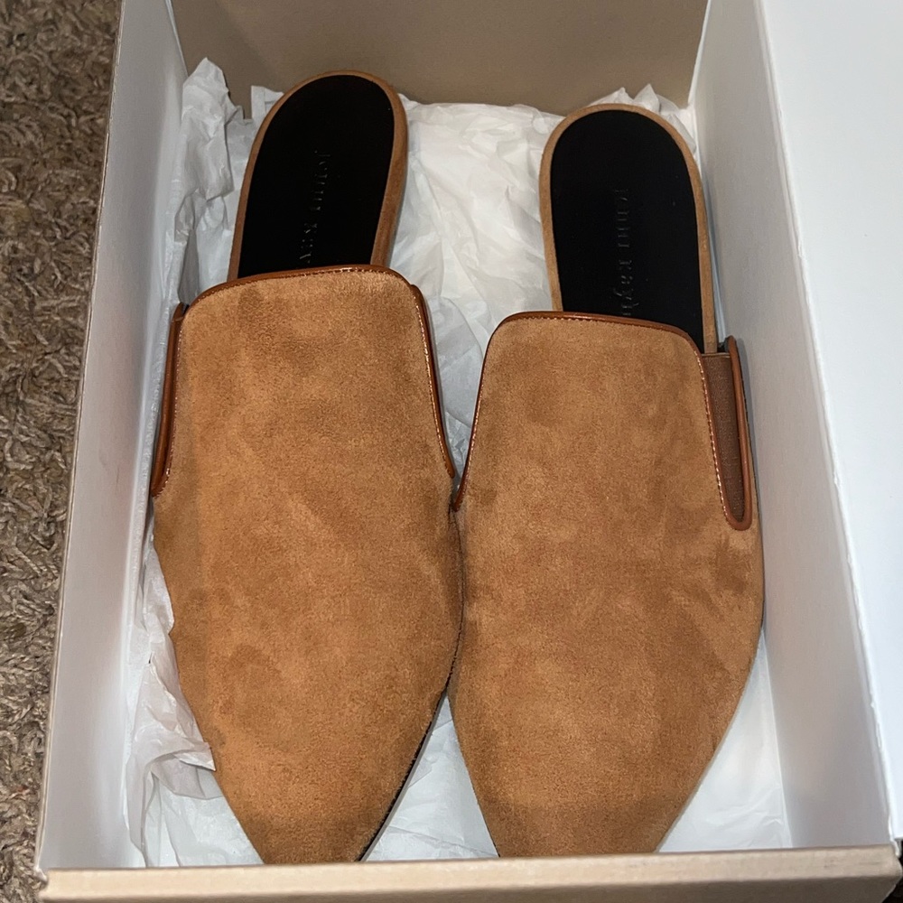 *NEW & NEVER WORN* JENNI KAYNE SADDLE SUEDE MULE